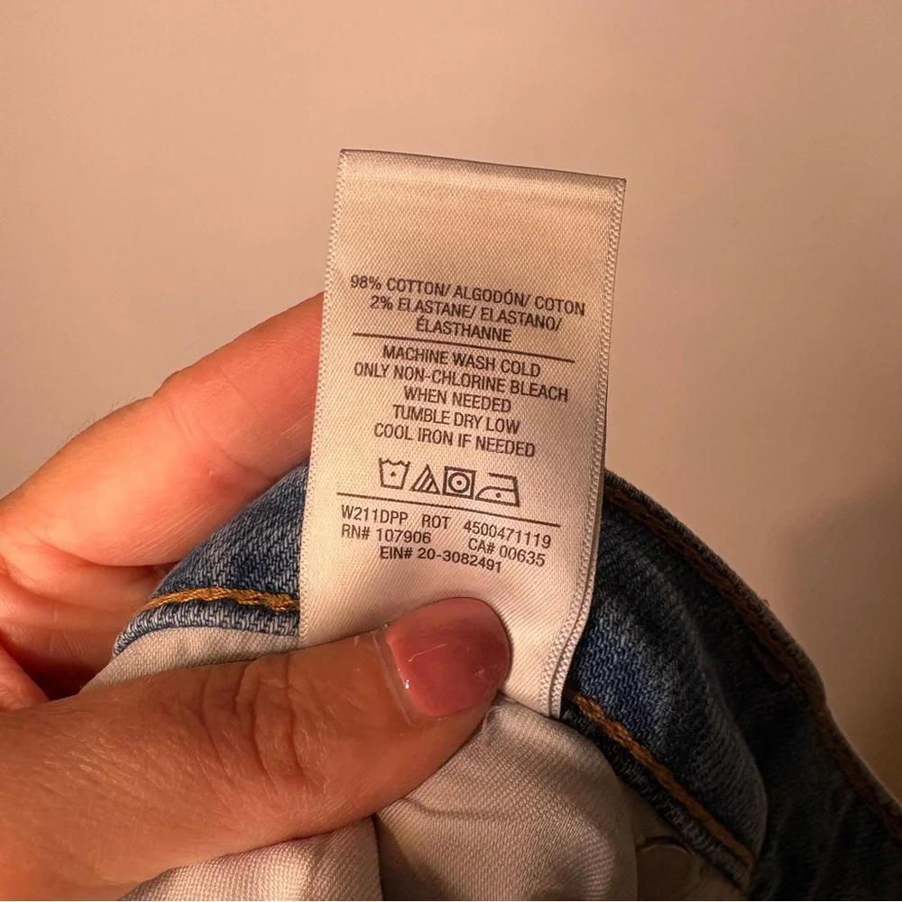Hudson LANA BOYFRIEND Distressed Medium Light Blue Jeans Size 31